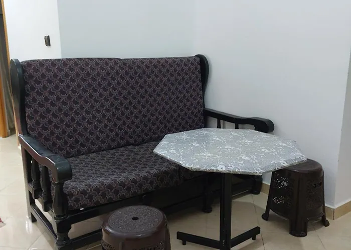 Cozy Room & Modern Amenities 2