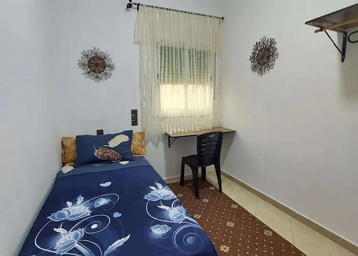 Cozy Room & Modern Amenities 2