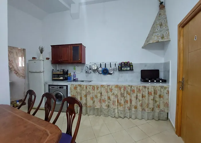 Cozy Room & Modern Amenities 2